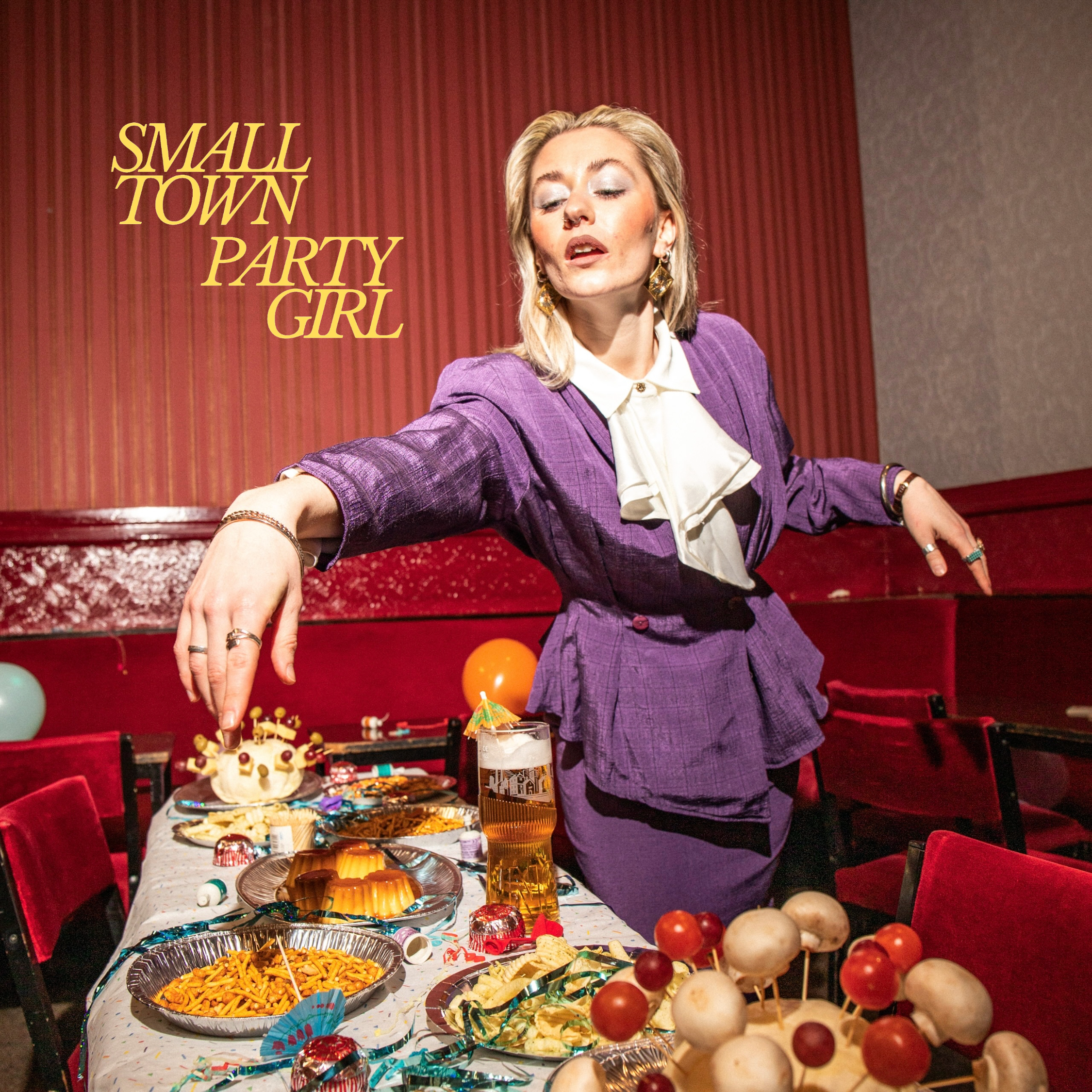 REVIEW: LOIS – SMALL TOWN PARTY GIRL