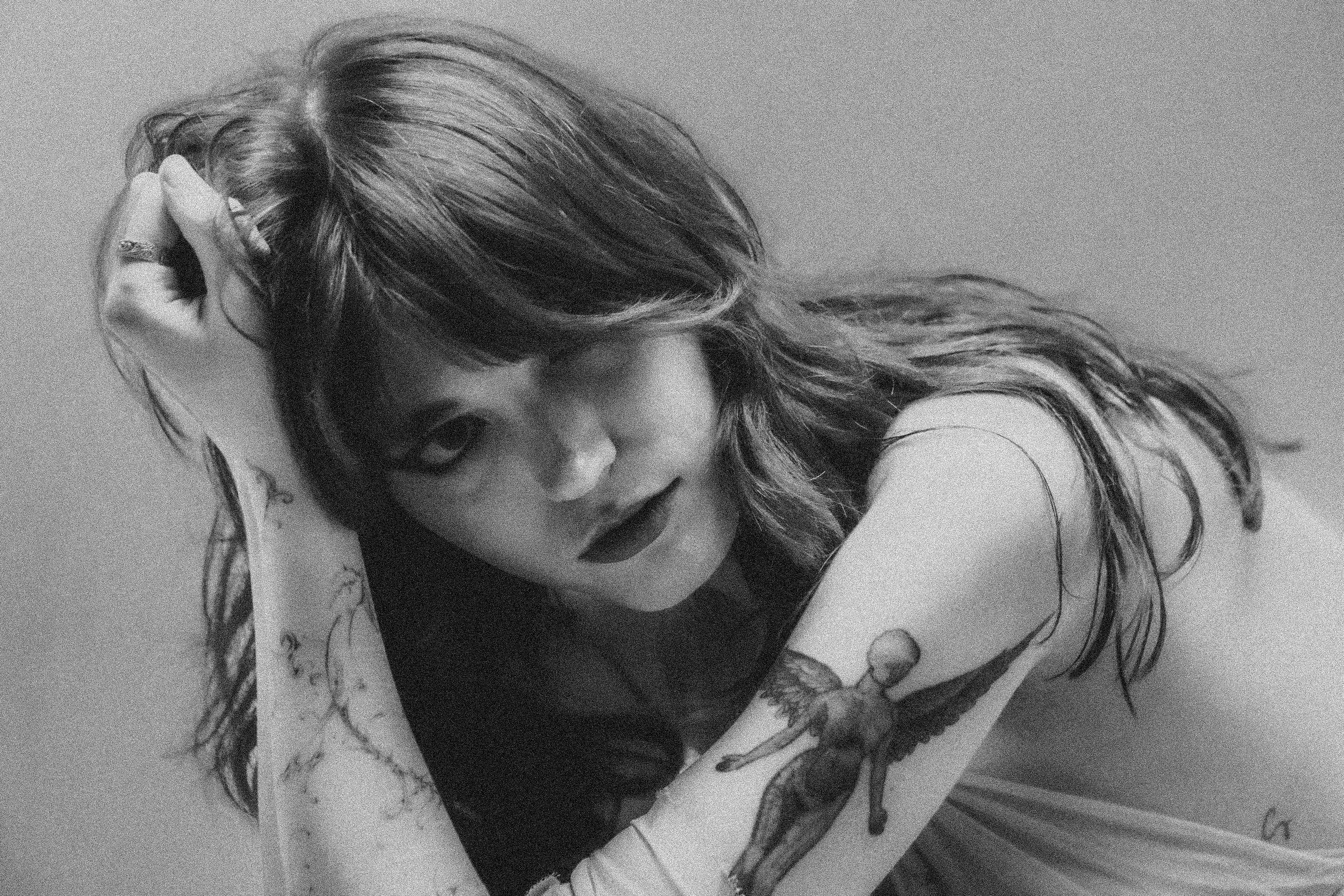 REVIEW: EVA KISS – LET ME CALL